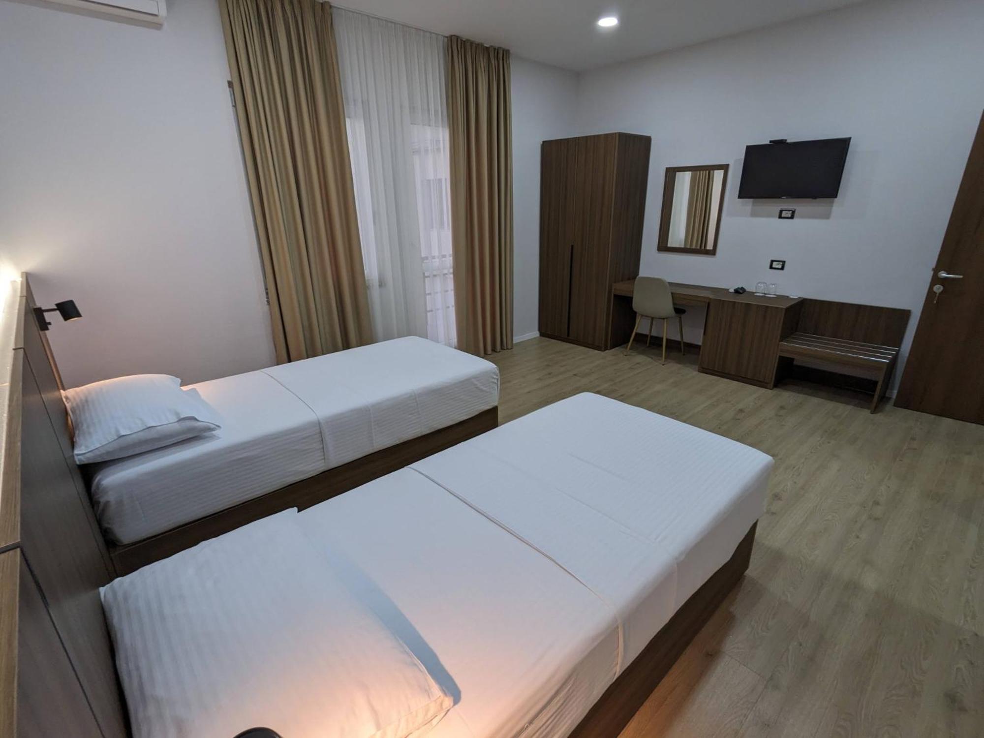 Hotel Aleks Shkodër Dış mekan fotoğraf