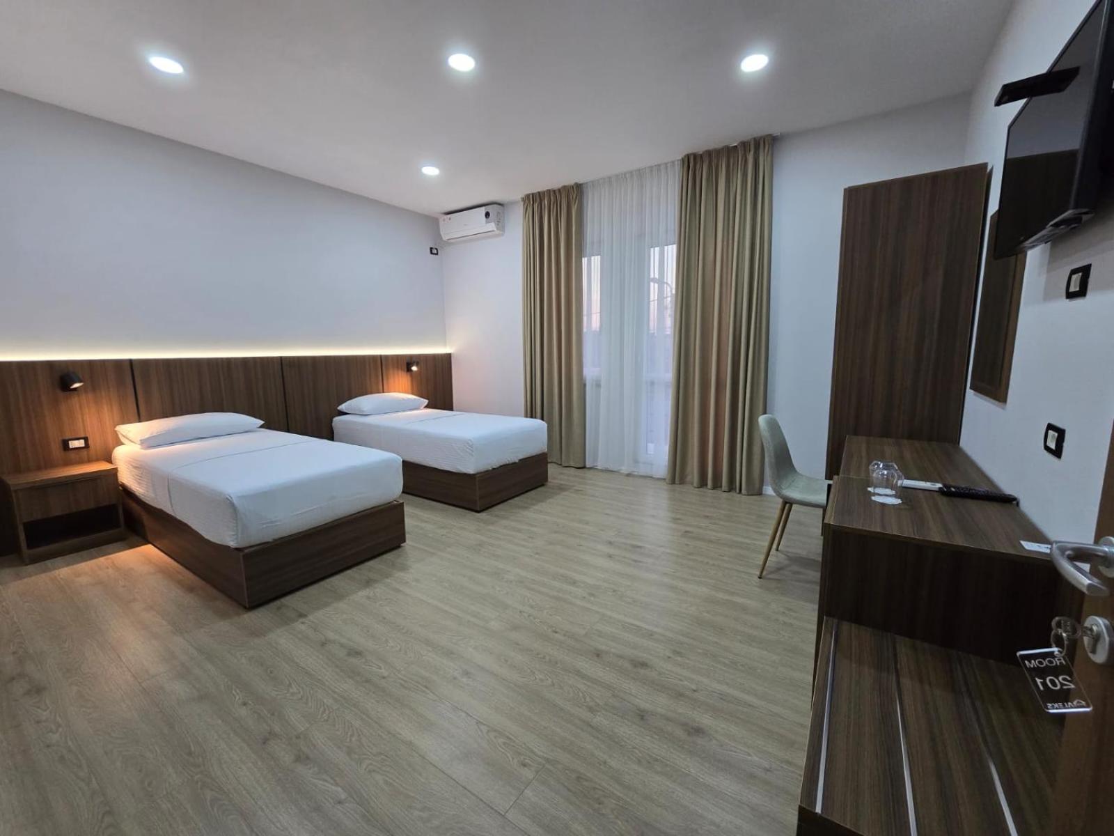 Hotel Aleks Shkodër Dış mekan fotoğraf