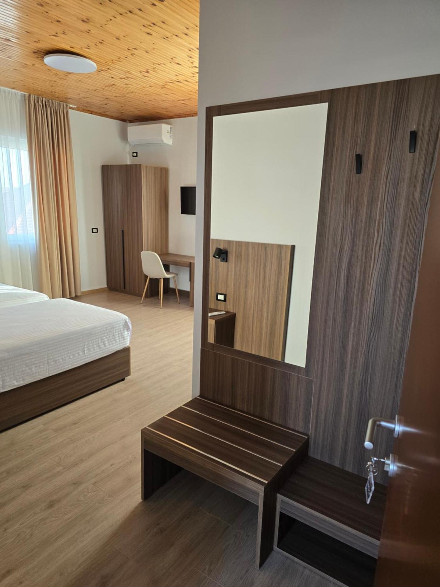 Hotel Aleks Shkodër Dış mekan fotoğraf